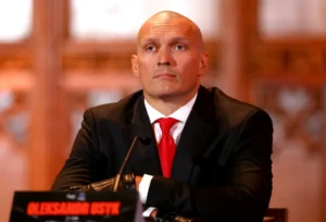 Boxeador invicto vai à entrevista de grande luta como Agente 47