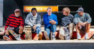Lendas de Tony Hawk’s Pro Skater promovem novo jogo com foto nostálgica
