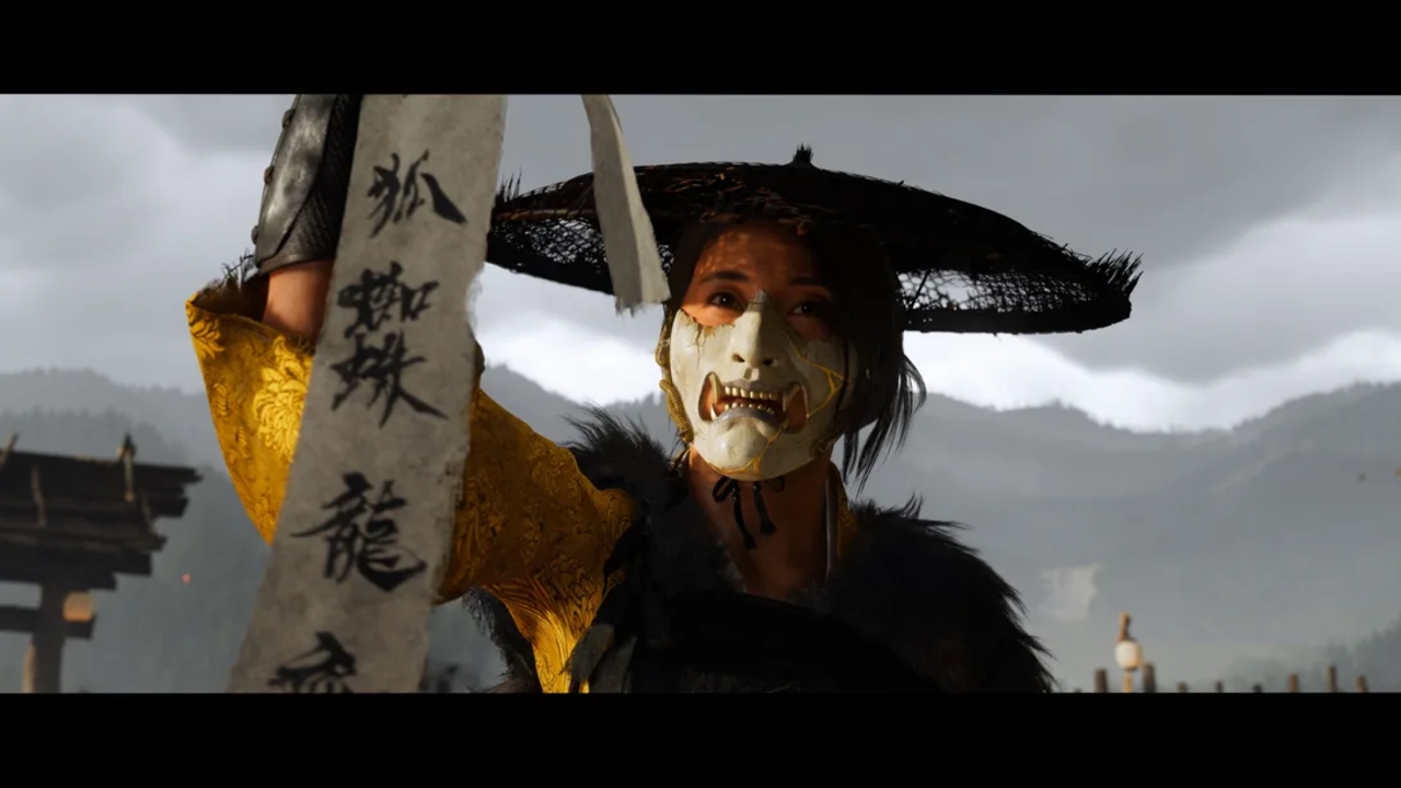 Ghost of Yotei Atsu em nova imagem divulgada no PS Blog olhando sua katana