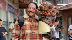Ator de Tommy em The Last of Us guarda Baiacu de souvenir