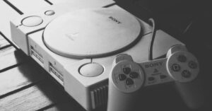 Vídeo compara telas de inicialização de todas as gerações de consoles PlayStation