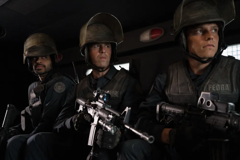 Me dá um abraço, irmão! Josh Peck, de Drake & Josh, faz participação em The Last of Us 1 The Last of Us