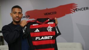 Flamengo usa Master League para anunciar reforço; assista