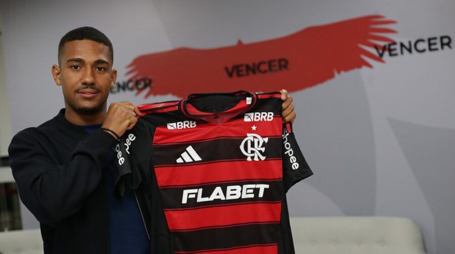 Flamengo usa Master League para anunciar reforço; assista