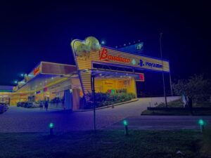 PlayStation e Bauducco se unem em fachada temática na Castelo Branco com estação de jogatina