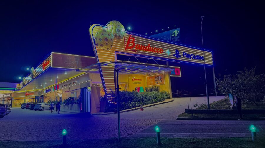 PlayStation e Bauducco se unem em fachada temática na Castelo Branco com estação de jogatina