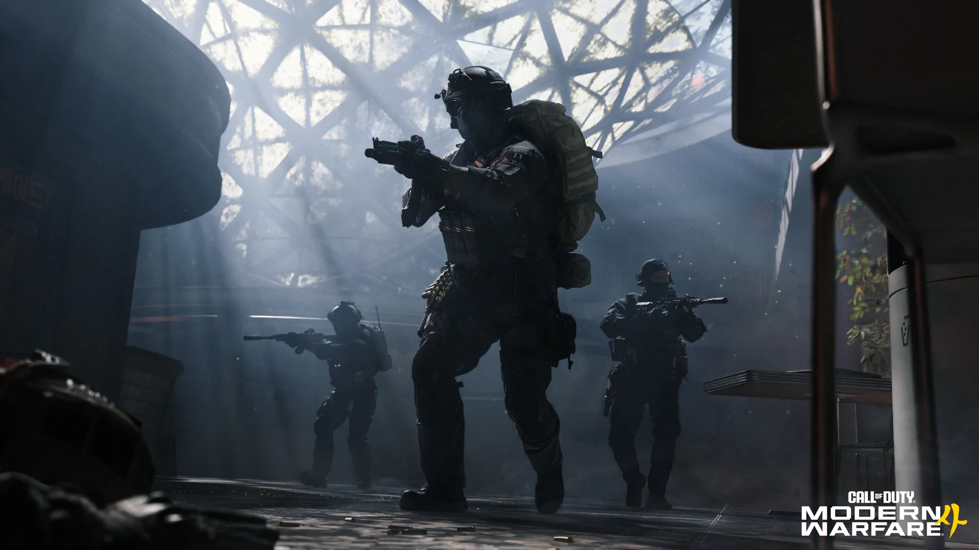 Call of Duty Modern Warfare 4: soldados dentro de uma estrutura destruída.