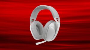 Headset gamer G321 branco da Logitech entra em oferta na Amazon